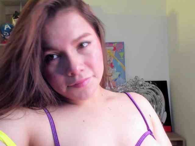 Mia_Moralez webcam