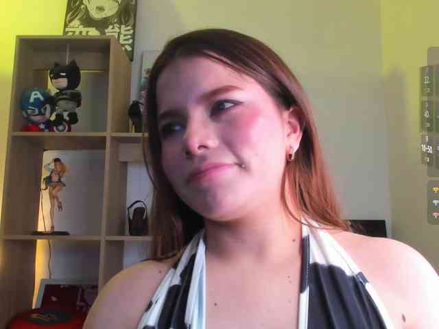 Mia_Moralez webcam