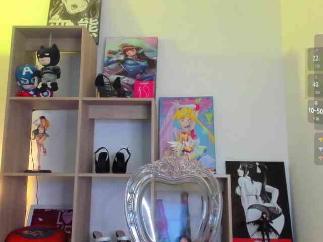Mia_Moralez webcam