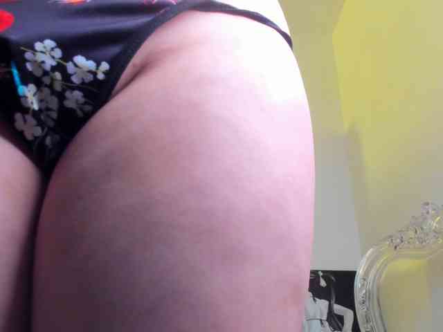 Mia_Moralez webcam
