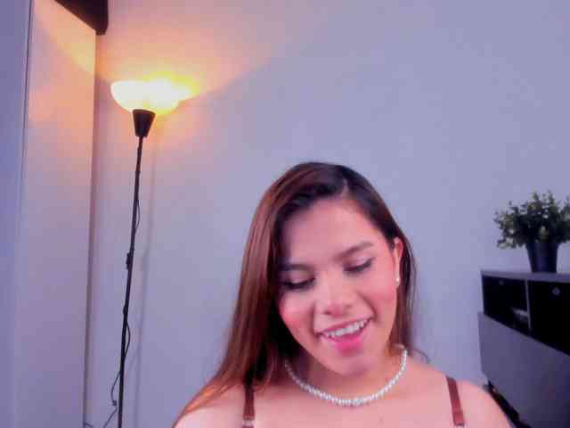 Mia_Moralez webcam
