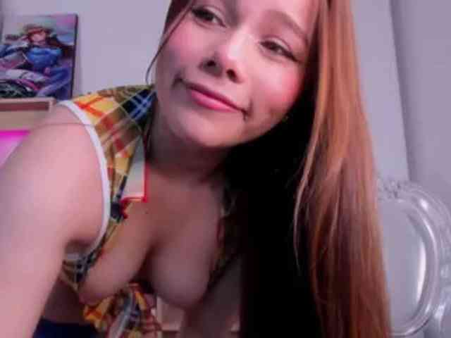 Mia_Moralez webcam