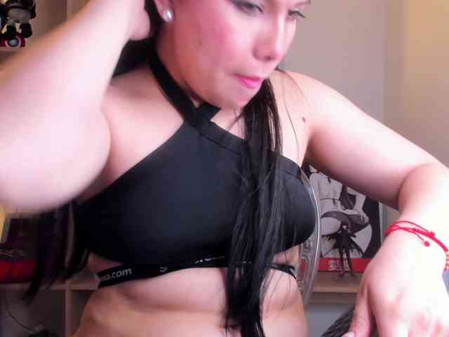 Mia_Moralez webcam