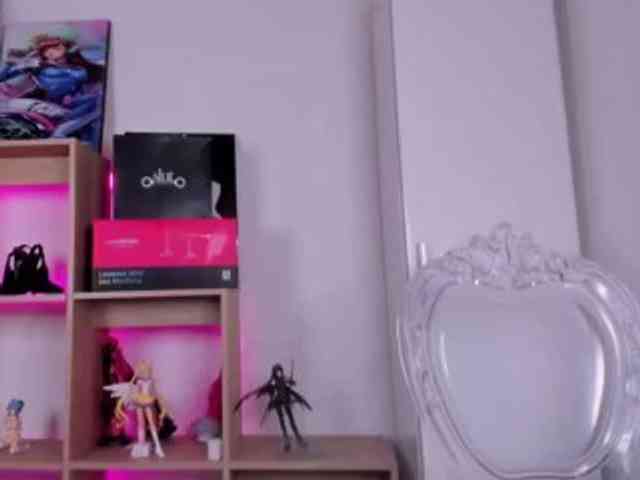 Mia_Moralez webcam