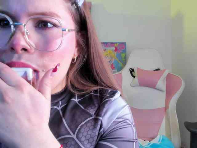 Mia_Moralez webcam