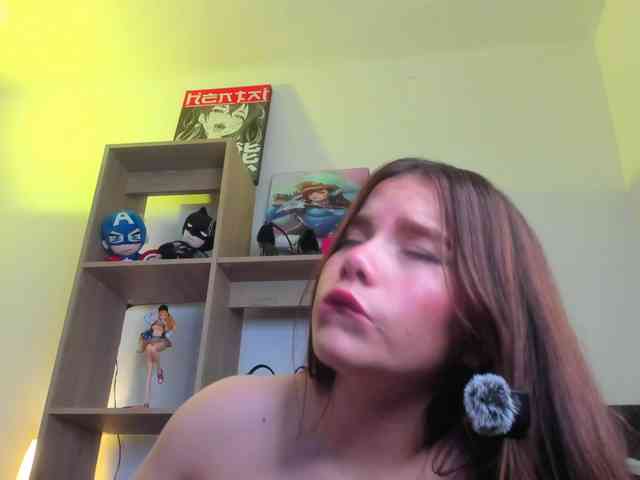 Mia_Moralez webcam