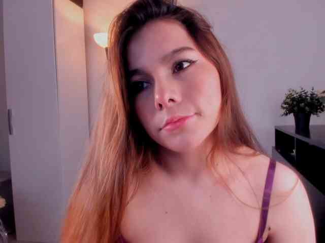 Mia_Moralez webcam