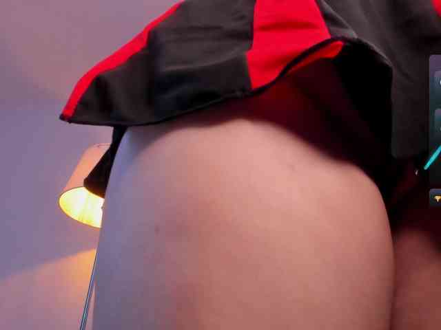 Mia_Moralez webcam