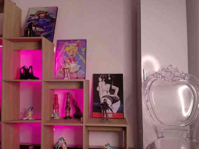 Mia_Moralez webcam