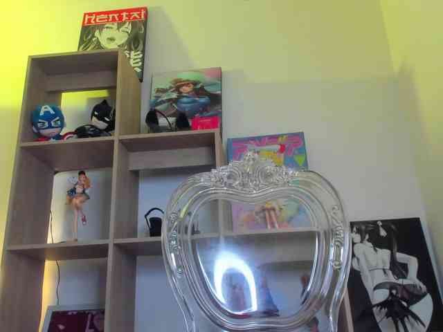 Mia_Moralez webcam