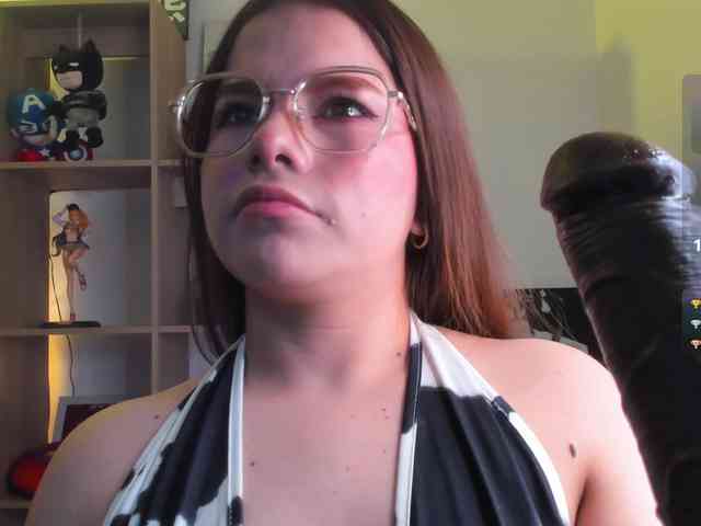 Mia_Moralez webcam