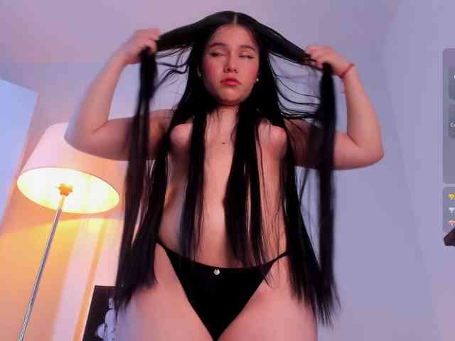 Mia_Moralez