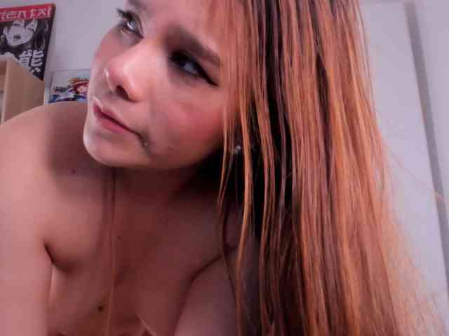 Mia_Moralez webcam