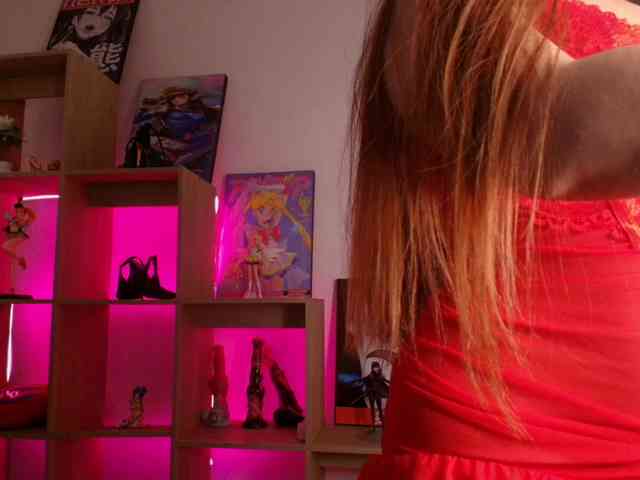 Mia_Moralez webcam