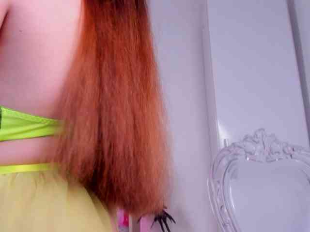 Mia_Moralez webcam