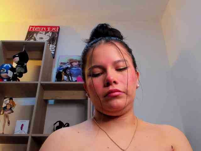 Mia_Moralez
