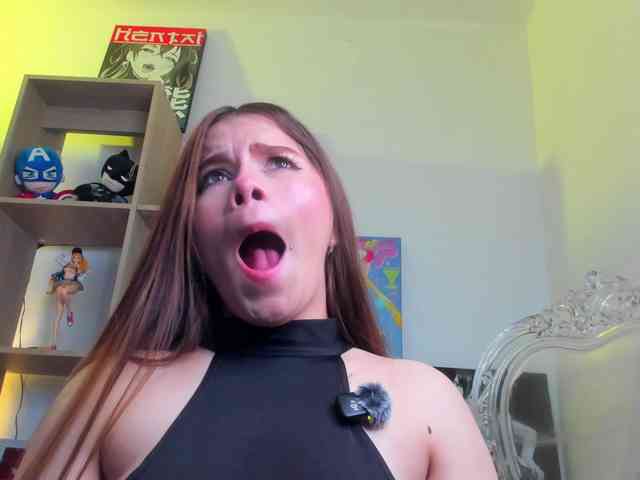 Mia_Moralez webcam