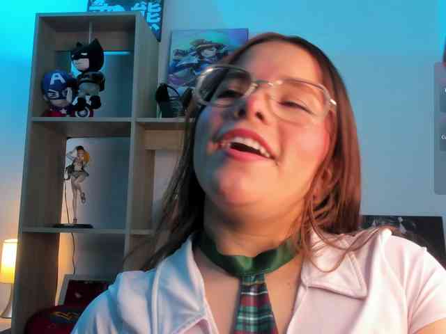 Mia_Moralez webcam