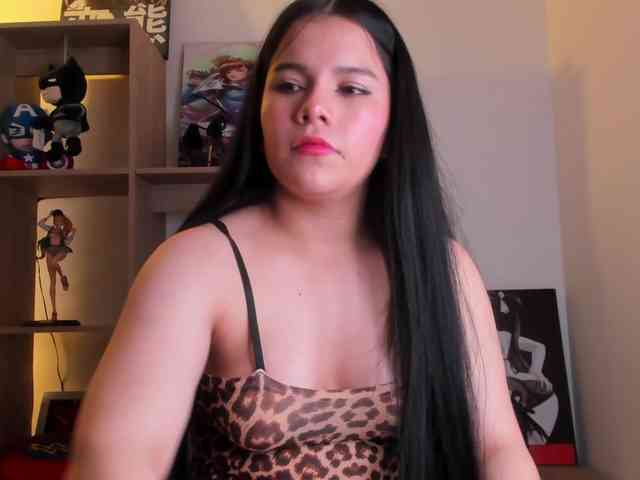 Mia_Moralez webcam