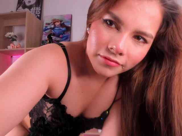 Mia_Moralez webcam