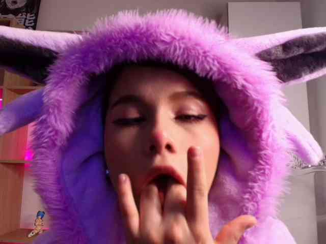 Mia_Moralez webcam