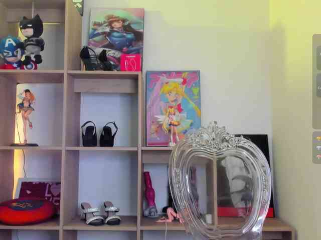 Mia_Moralez webcam