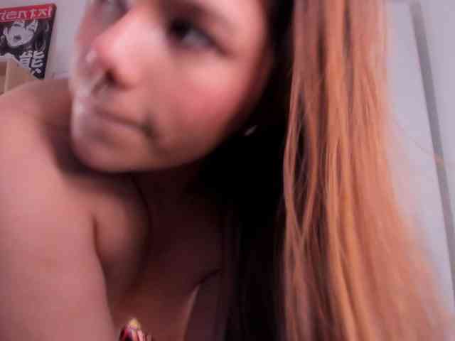 Mia_Moralez webcam