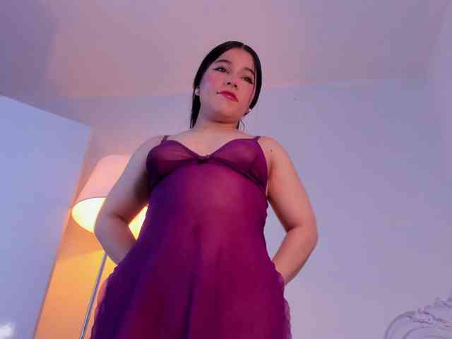 Mia_Moralez