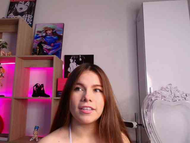 Mia_Moralez webcam