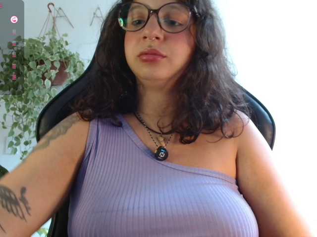 myamillor, en vivo ahora en BongaCams