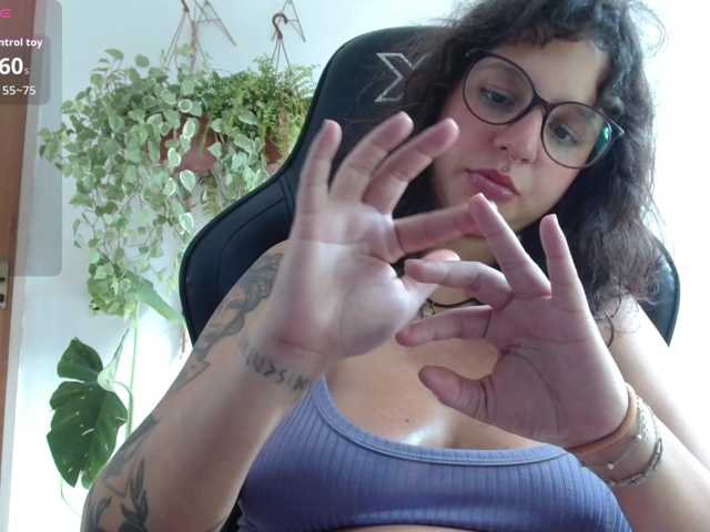 myamillor live cam on BongaCams