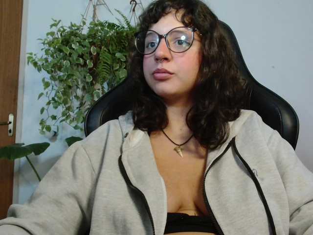 myamillor live cam preview