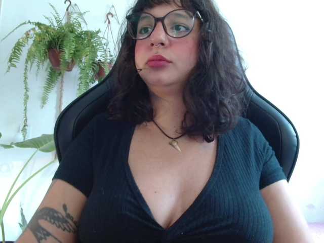 myamillor live cam on BongaCams