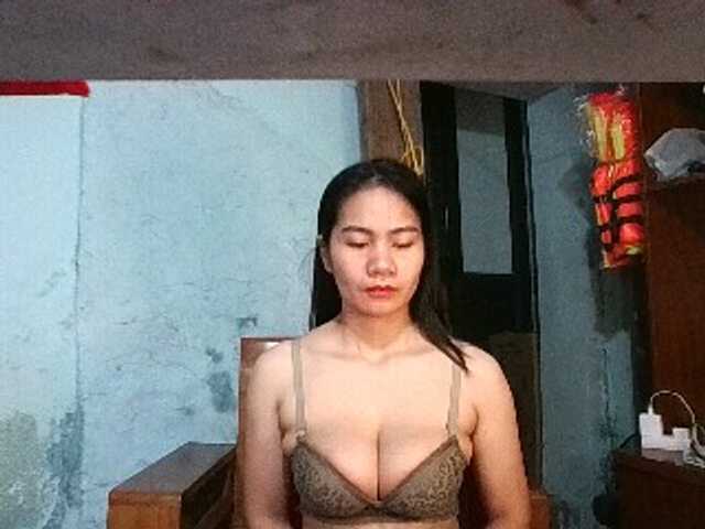 EllaShow93's BongaCams show and profile