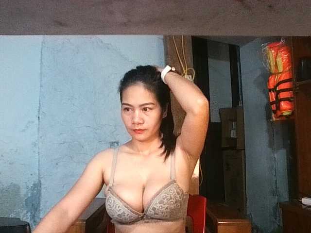EllaShow93 live webcam show