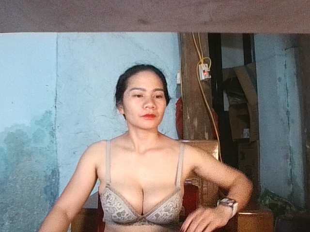 EllaShow93 live cam on BongaCams