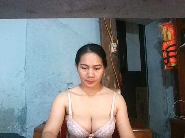 EllaShow93 live cam on BongaCams