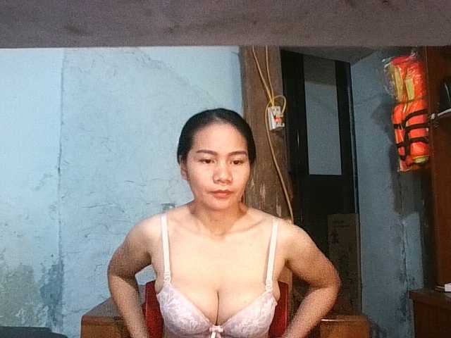 EllaShow93 live cam on BongaCams