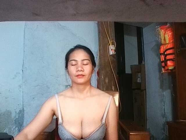 EllaShow93 live cam on BongaCams