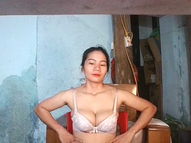 EllaShow93 live cam on BongaCams