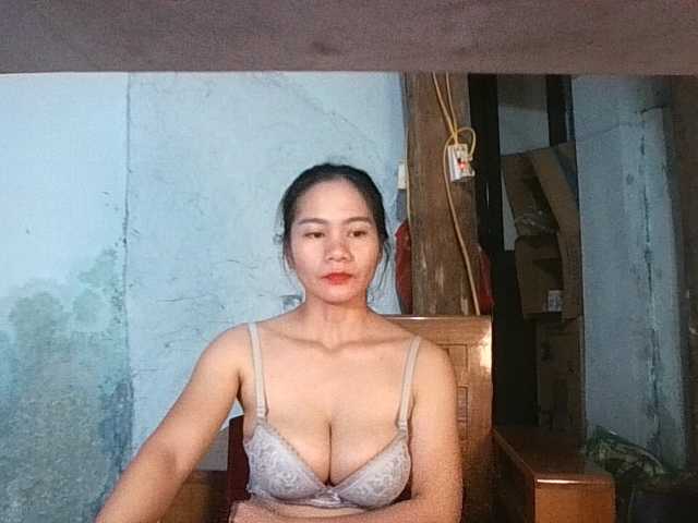 EllaShow93 live cam on BongaCams