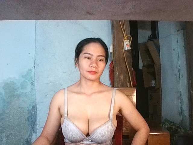 EllaShow93 live cam on BongaCams