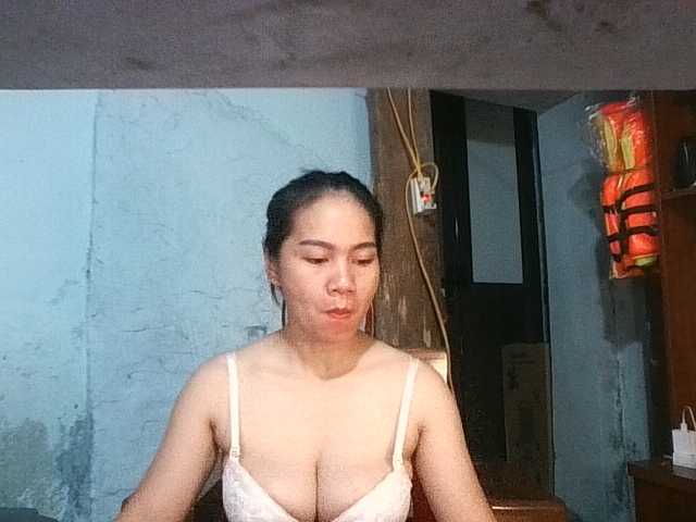 EllaShow93 live cam on BongaCams