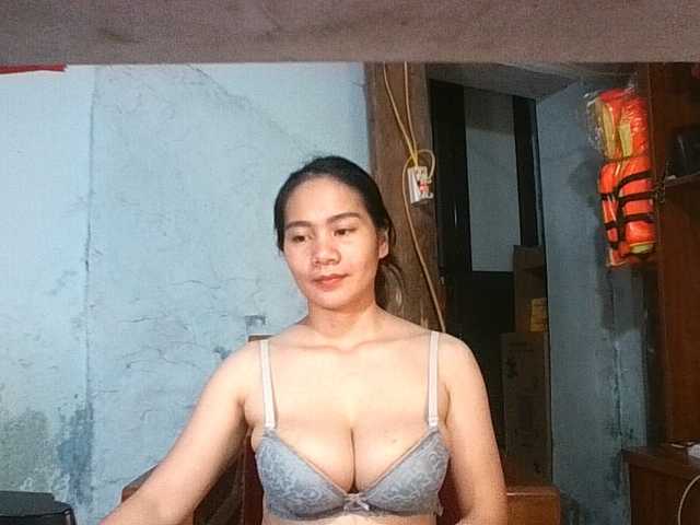 EllaShow93 live cam on BongaCams