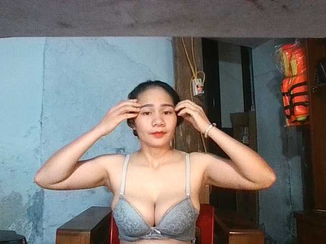 EllaShow93 live cam on BongaCams