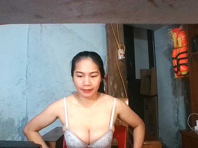 EllaShow93 live cam on BongaCams