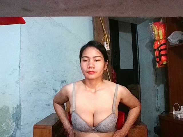 EllaShow93's BongaCams show and profile