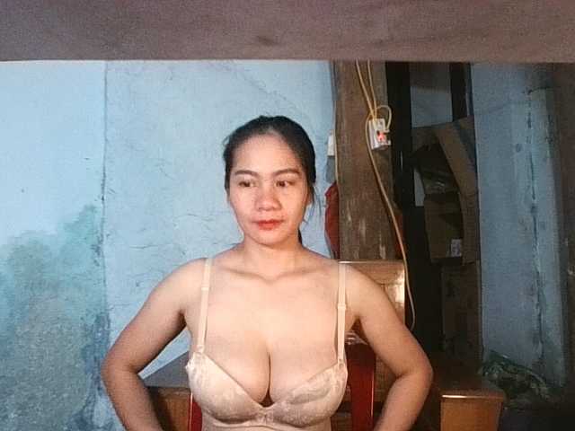 EllaShow93 live cam on BongaCams