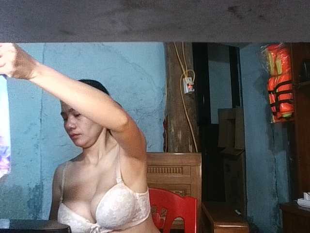 EllaShow93 live cam on BongaCams