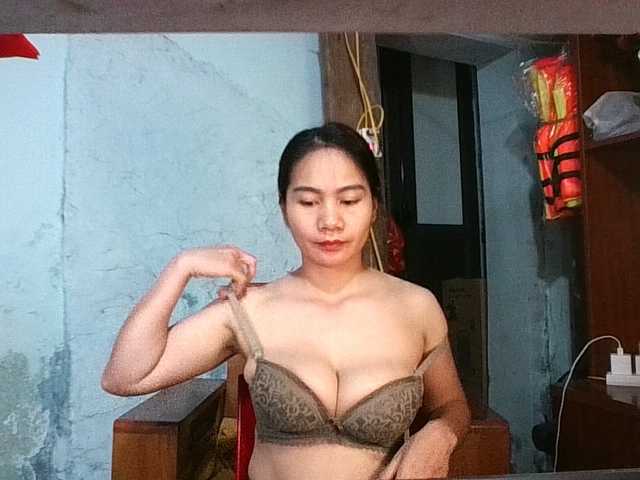 EllaShow93's BongaCams show and profile